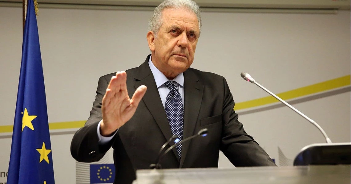 Τι συμβαίνει; «Τρίζει η καρέκλα» του Αβραμόπουλου στην Κομισιόν;